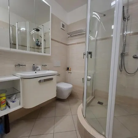 Bianca & Free Parking