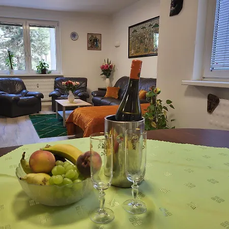 Bianca & Free Parking Apartment Bratislava